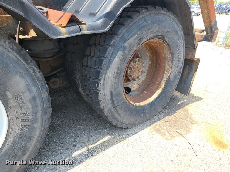 image for item DM4995 2007 International 7600  roll-off container truck