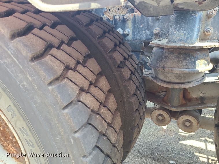 image for item DM4995 2007 International 7600  roll-off container truck