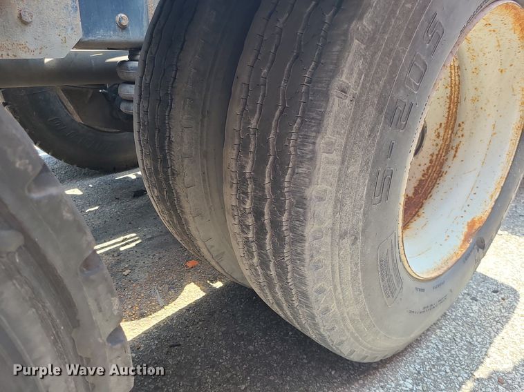 image for item DM4995 2007 International 7600  roll-off container truck