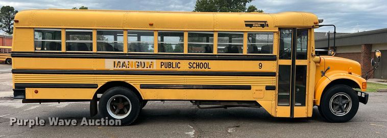 image for item DN3034 1991 International 3700  school bus