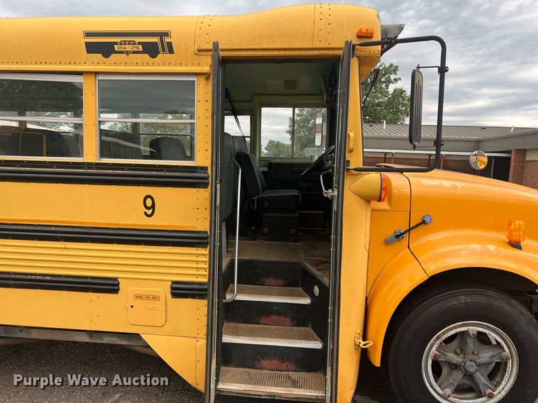 image for item DN3034 1991 International 3700  school bus