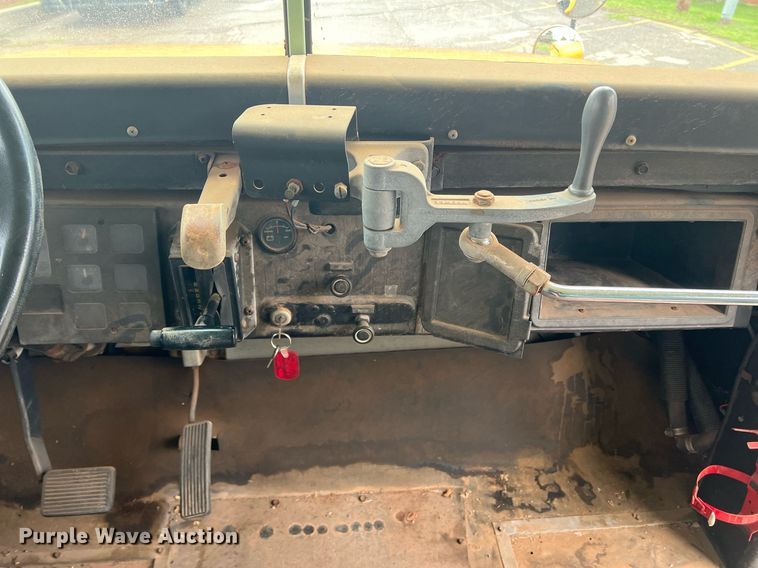 image for item DN3034 1991 International 3700  school bus