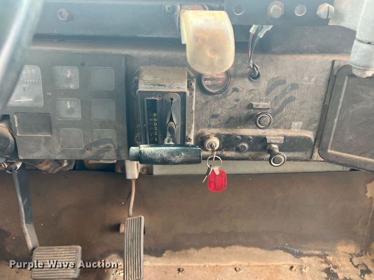 image for item DN3034 1991 International 3700  school bus