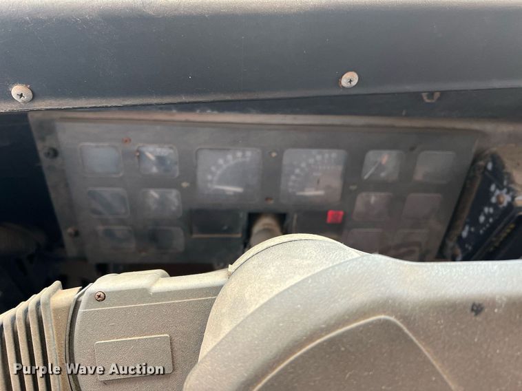 image for item DN3034 1991 International 3700  school bus