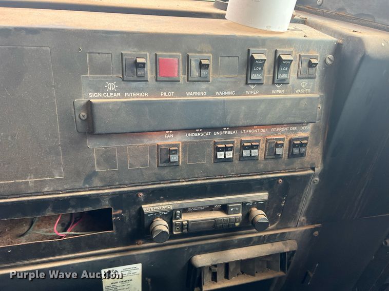 image for item DN3034 1991 International 3700  school bus