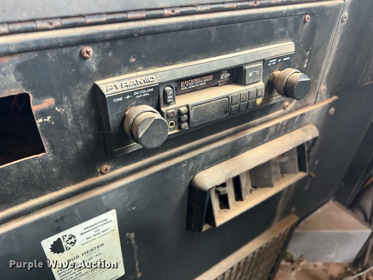 image for item DN3034 1991 International 3700  school bus