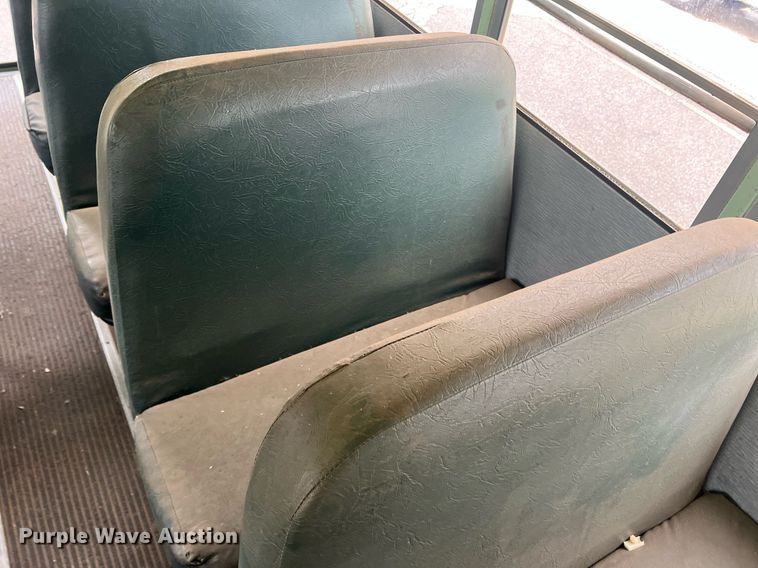 image for item DN3034 1991 International 3700  school bus