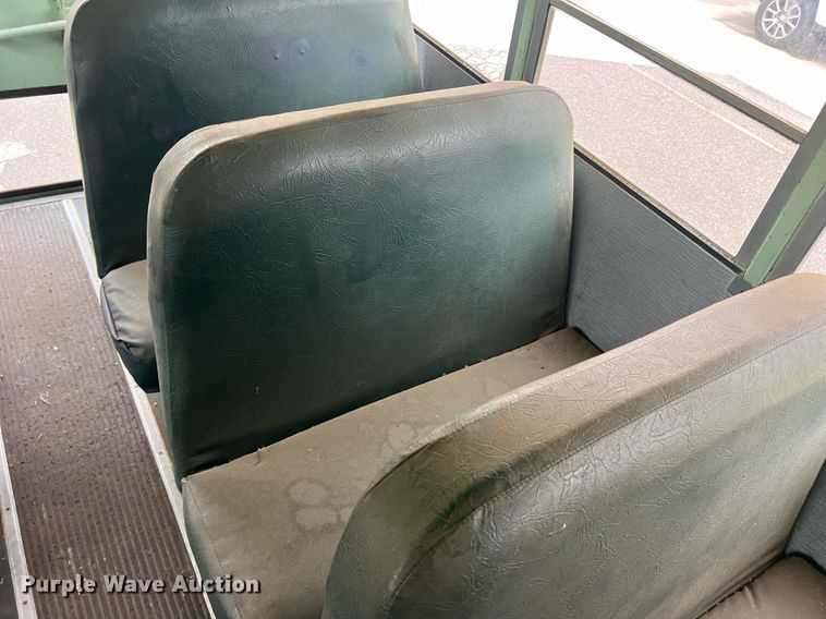 image for item DN3034 1991 International 3700  school bus