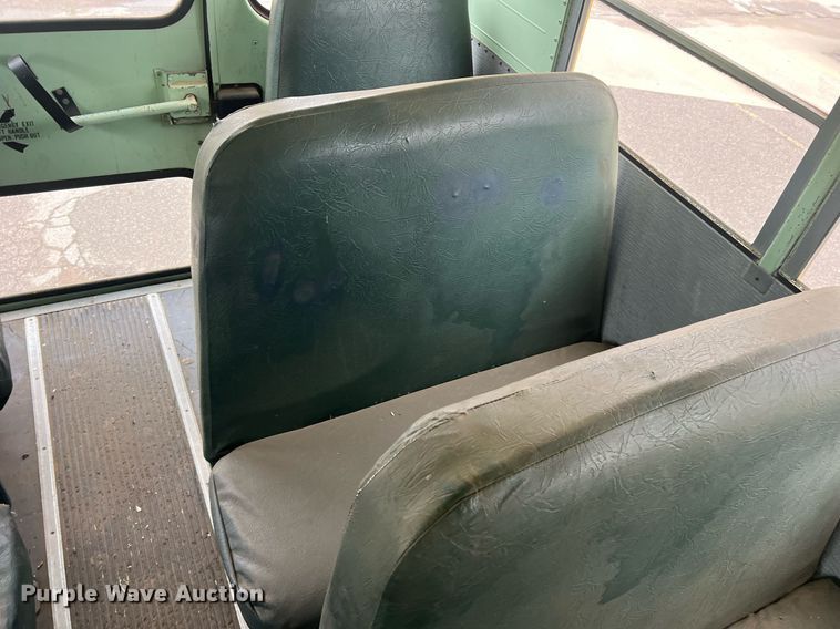 image for item DN3034 1991 International 3700  school bus