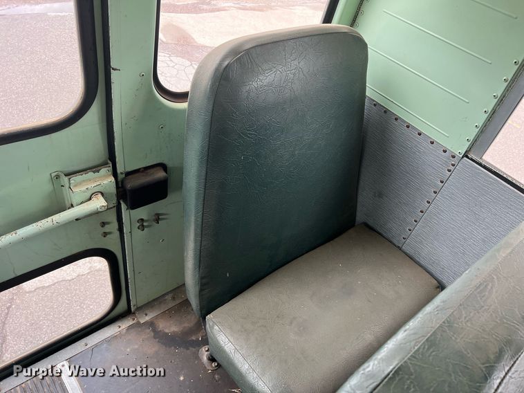 image for item DN3034 1991 International 3700  school bus