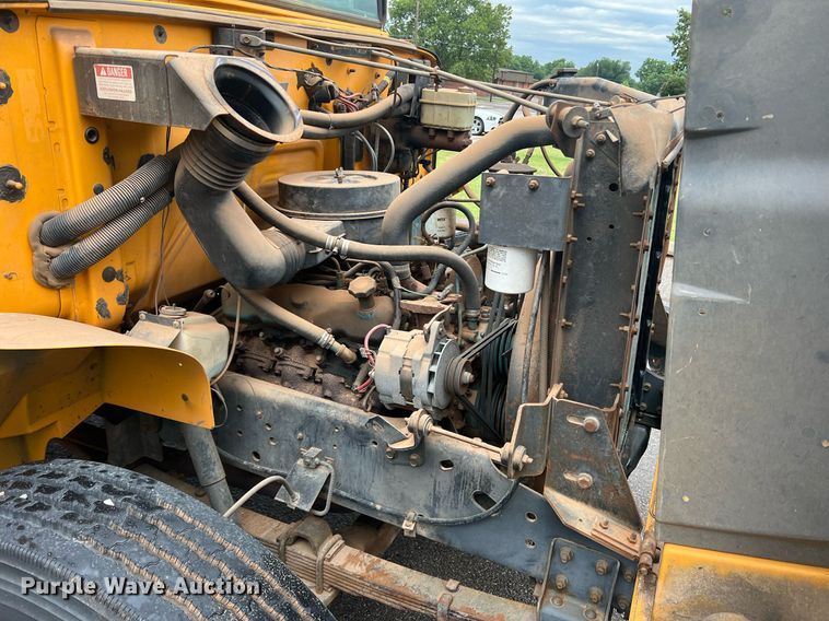 image for item DN3034 1991 International 3700  school bus