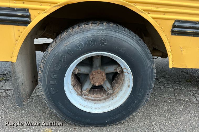 image for item DN3034 1991 International 3700  school bus