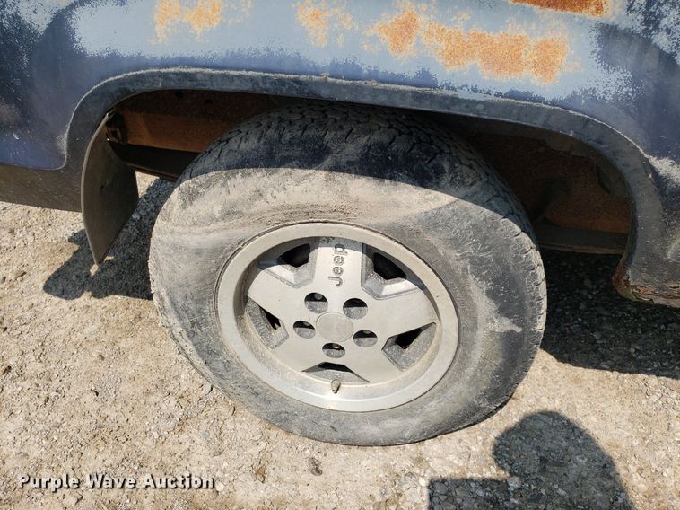 image for item DP8000 1988 Ford Bronco II  SUV