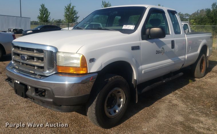 image for item DP8008 2001 Ford F250 Super Duty  SuperCab pickup truck