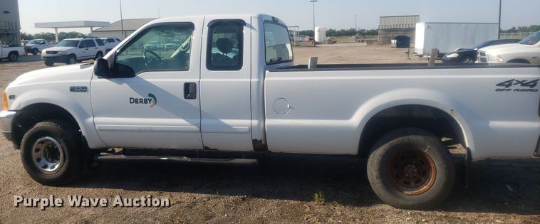 image for item DP8008 2001 Ford F250 Super Duty  SuperCab pickup truck