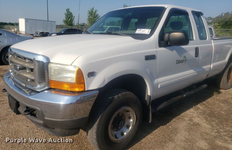 image for item DP8008 2001 Ford F250 Super Duty  SuperCab pickup truck