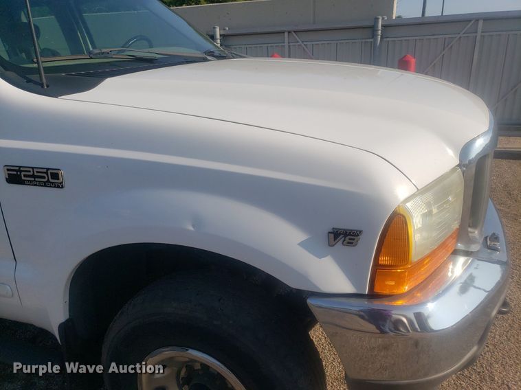 image for item DP8008 2001 Ford F250 Super Duty  SuperCab pickup truck