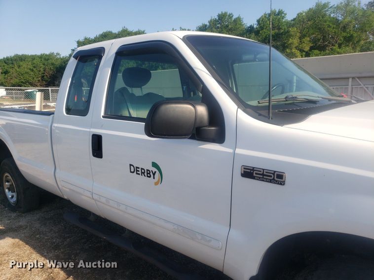 image for item DP8008 2001 Ford F250 Super Duty  SuperCab pickup truck