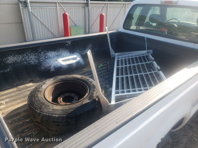 image for item DP8008 2001 Ford F250 Super Duty  SuperCab pickup truck