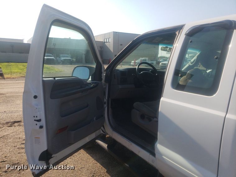 image for item DP8008 2001 Ford F250 Super Duty  SuperCab pickup truck