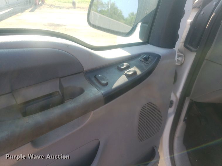 image for item DP8008 2001 Ford F250 Super Duty  SuperCab pickup truck