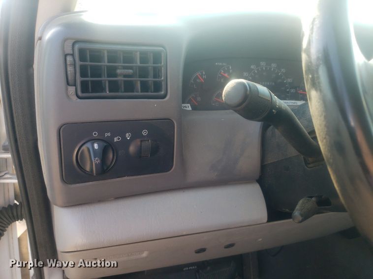 image for item DP8008 2001 Ford F250 Super Duty  SuperCab pickup truck