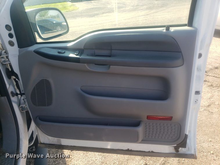 image for item DP8008 2001 Ford F250 Super Duty  SuperCab pickup truck