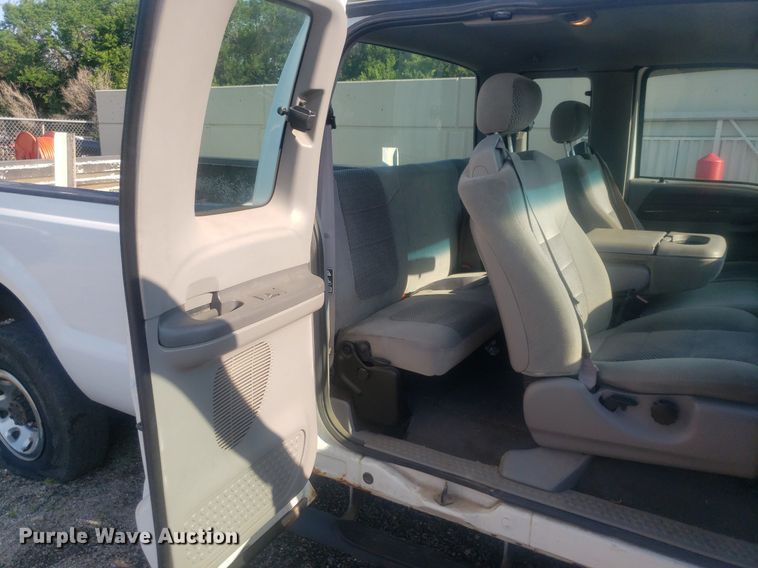 image for item DP8008 2001 Ford F250 Super Duty  SuperCab pickup truck