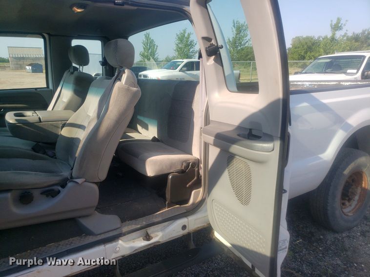 image for item DP8008 2001 Ford F250 Super Duty  SuperCab pickup truck