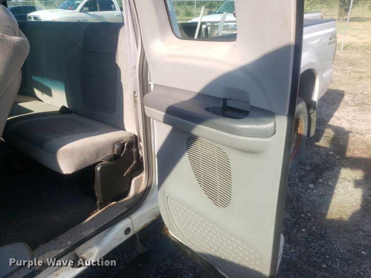 image for item DP8008 2001 Ford F250 Super Duty  SuperCab pickup truck