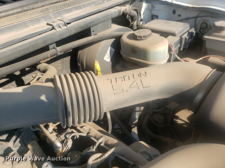 image for item DP8008 2001 Ford F250 Super Duty  SuperCab pickup truck