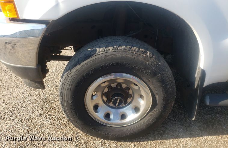 image for item DP8008 2001 Ford F250 Super Duty  SuperCab pickup truck