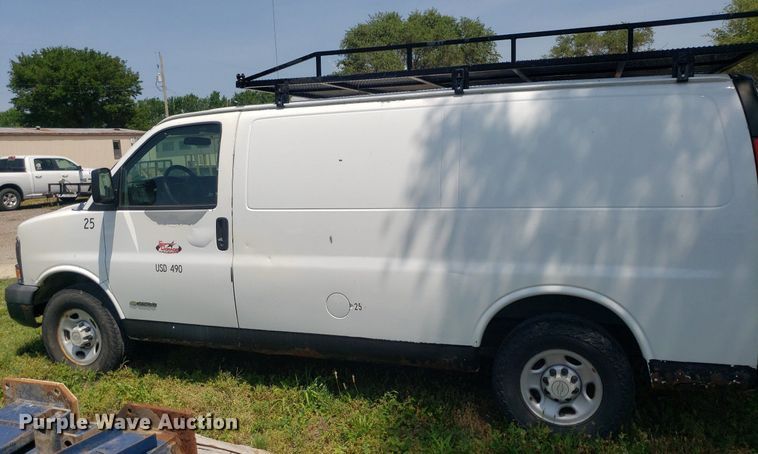 image for item DP8026 2006 Chevrolet Express 2500  van