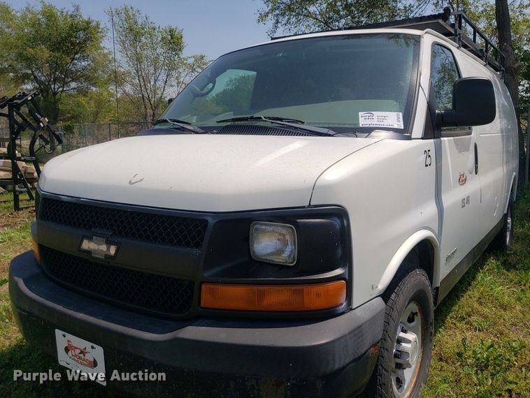 image for item DP8026 2006 Chevrolet Express 2500  van