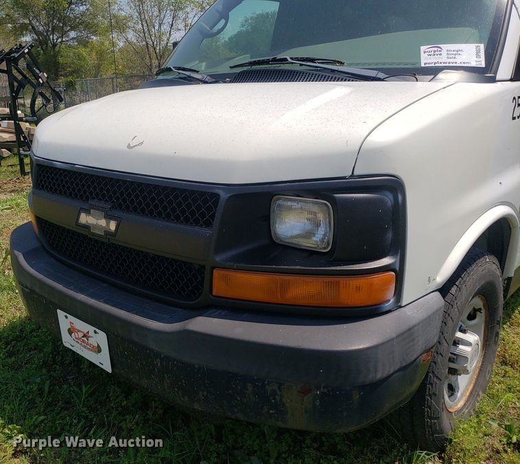 image for item DP8026 2006 Chevrolet Express 2500  van