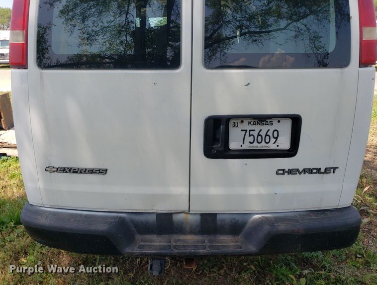 image for item DP8026 2006 Chevrolet Express 2500  van