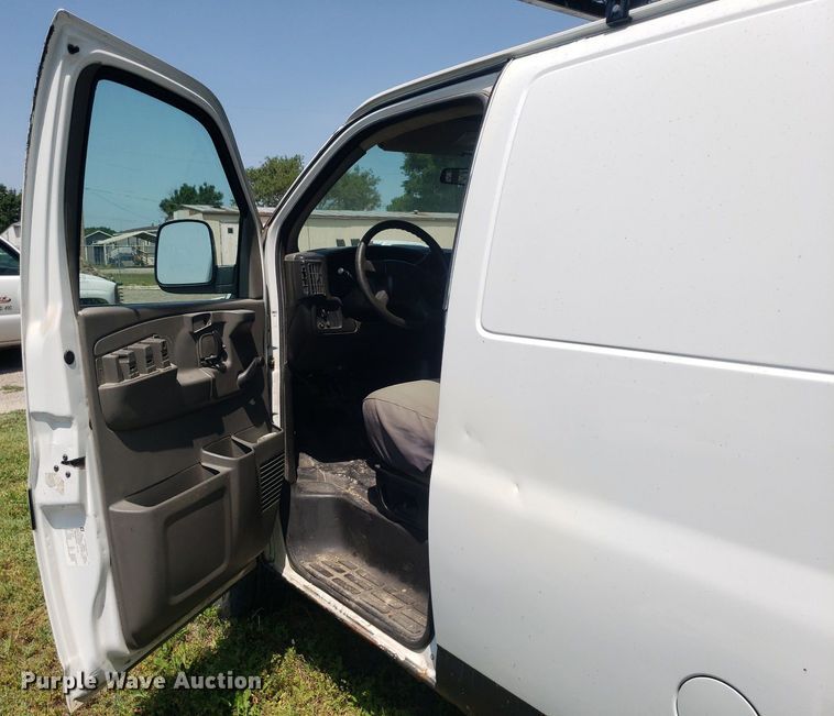 image for item DP8026 2006 Chevrolet Express 2500  van