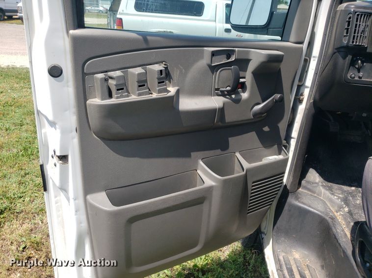 image for item DP8026 2006 Chevrolet Express 2500  van