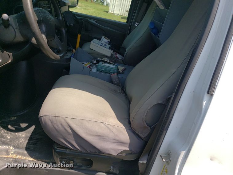 image for item DP8026 2006 Chevrolet Express 2500  van