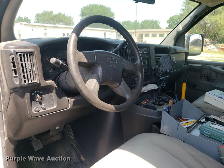 image for item DP8026 2006 Chevrolet Express 2500  van