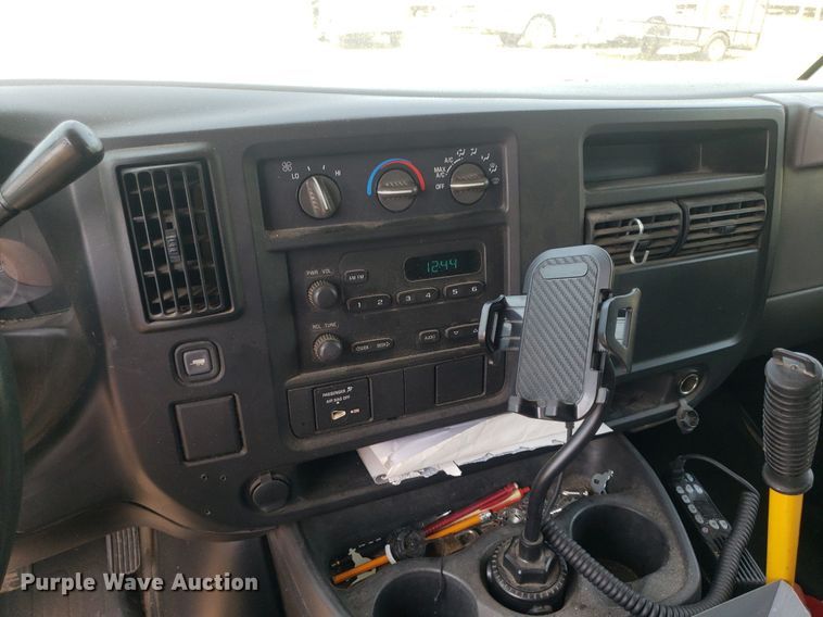 image for item DP8026 2006 Chevrolet Express 2500  van