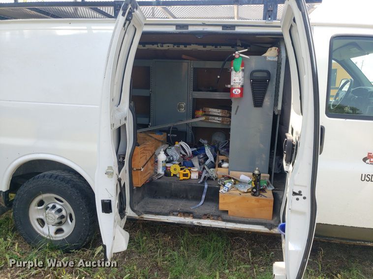 image for item DP8026 2006 Chevrolet Express 2500  van