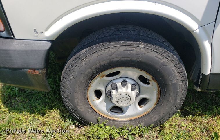 image for item DP8026 2006 Chevrolet Express 2500  van