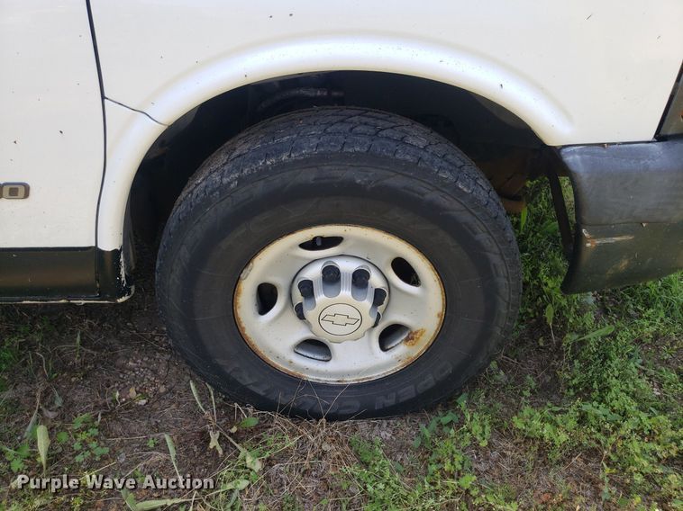 image for item DP8026 2006 Chevrolet Express 2500  van