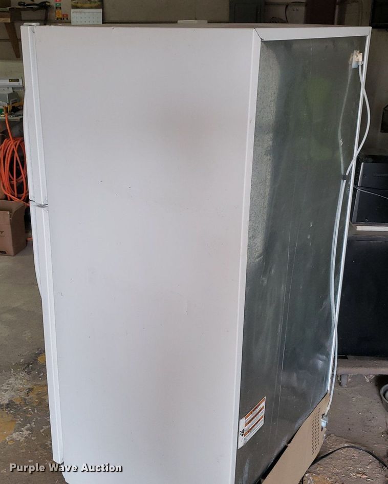 image for item DP8046 2014 Maytag M1TXEGMYW01  refrigerator