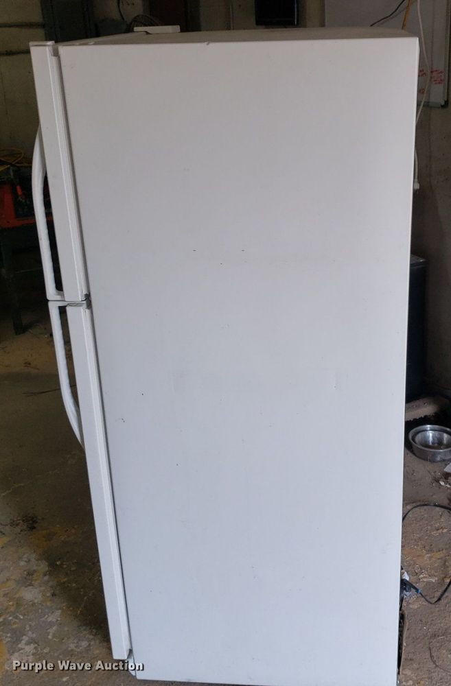 image for item DP8046 2014 Maytag M1TXEGMYW01  refrigerator