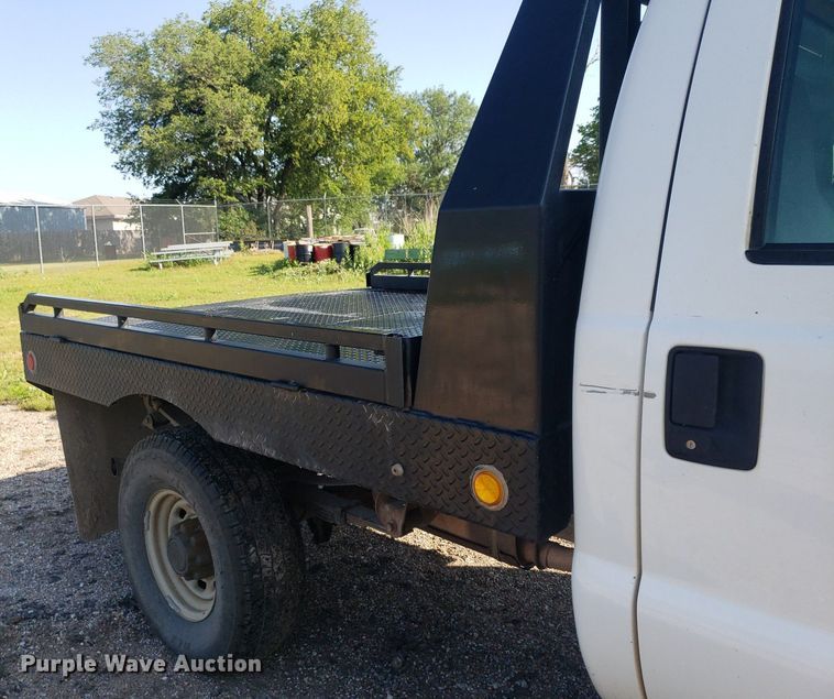 image for item DP8048 2001 Ford F250 Super Duty  flatbed pickup truck