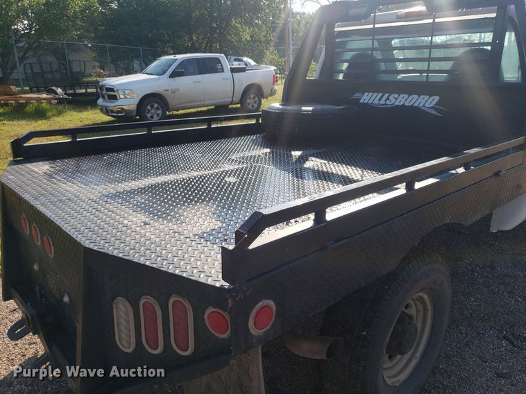 image for item DP8048 2001 Ford F250 Super Duty  flatbed pickup truck