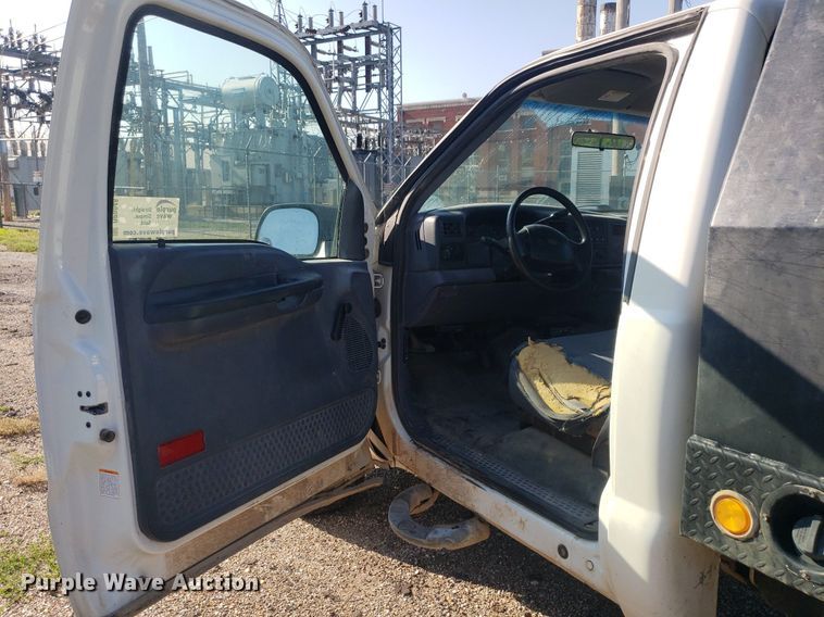 image for item DP8048 2001 Ford F250 Super Duty  flatbed pickup truck