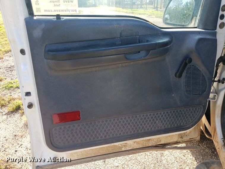 image for item DP8048 2001 Ford F250 Super Duty  flatbed pickup truck